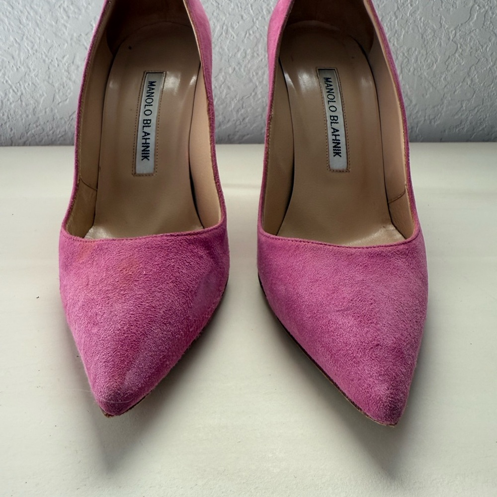 Manolo Blahnik BB90 Magenta Suede Pointed Toe Pumps sz: 6 1/2 - Picture 4 of 16